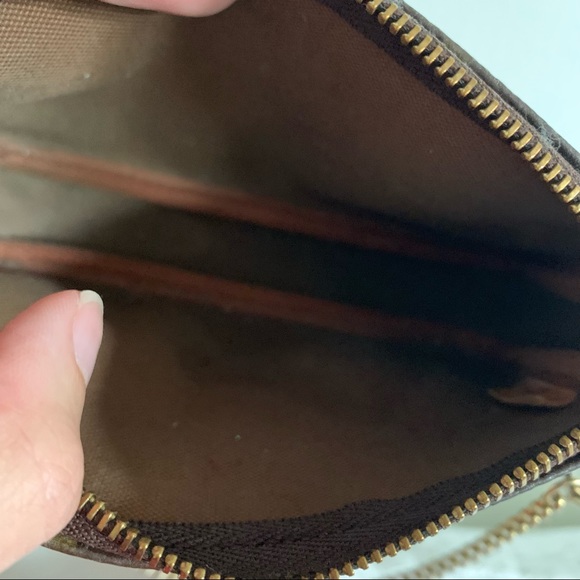 Louis Vuitton Mini Pochette - Picture 4 of 11